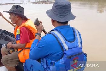 Polres Aceh Barat evakuasi lansia dua hari terkurung banjir