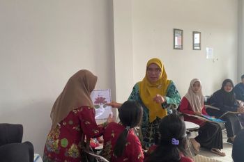 FKIP UMPR latih calon guru SD olah media pembelajaran berbasis kesenian lokal