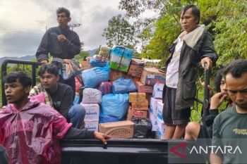 Bantuan logistik mulai masuk ke Nagari Malalak terdampak banjir