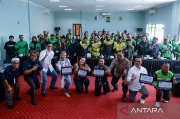 Bakti sosial dan pelatihan bantuan hidup untuk ojol