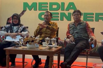 Kemenhut melakukan moratorium PHAT guna cegah peredaran kayu ilegal