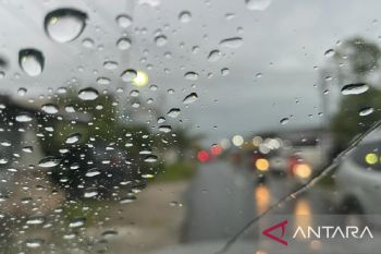 BMKG ingatkan masyarakat Kalteng waspada potensi hujan disertai petir
