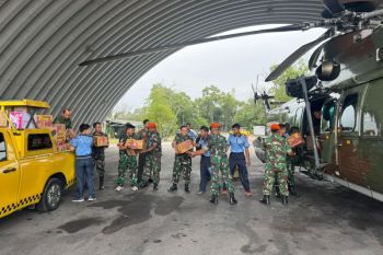 Air Force's Caracal helicopter distributes disaster relief to Sibolga
