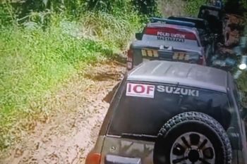 Pemkab Pasaman Barat salurkan bantuan ke Talamau pakai mobil "offroad" (Video)