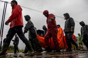 Sumbar terus maksimalkan pencarian 85 korban banjir yang hilang