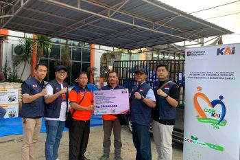 KAI Divre II Sumbar salurkan bantuan bencana tahap dua