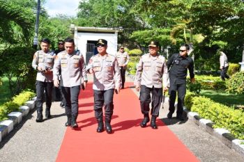 Wakapolri mengajak perwira Akpol 1990 lakukan bakti sosial di NTT