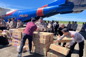 Bantuan logistik dari Mabes Polri tiba di Sumbar