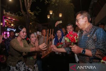 Menbud serahkan alat musik dan perkuat Seni Jalanan Malioboro