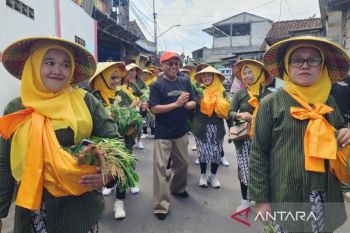 Samuel Wattimena  minta warga jaga tradisi merti desa