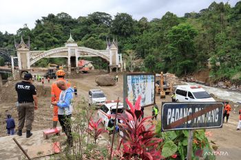 Padang buka posko layanan dokumen kependudukan hilang akibat banjir
