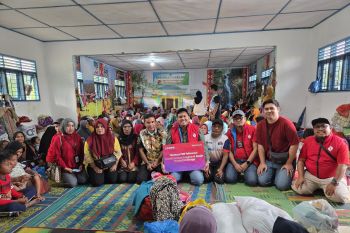 Telkomsel salurkan bantuan sosial dan percepatan pemulihan jaringan di Aceh, Sumatera Utara, dan Sumatera Barat