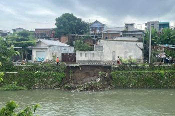Pemkot Mataram asesmen longsor di pinggir Sungai Jangkuk