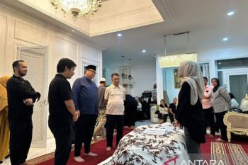 Menko Airlangga sambangi rumah duka mantan Gubernur Maluku Said Assagaff