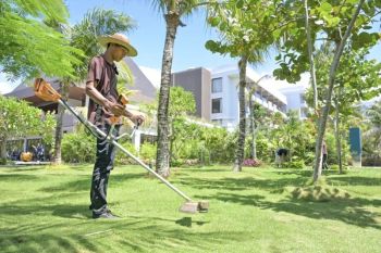 Pekerja wisata di zona rentan