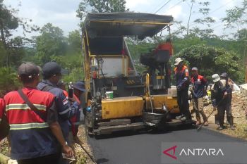 Jalan Rowoseneng--Tlogopucang di Temanggung diperbaiki