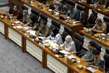 Komisi VII bentuk panja industri Air Minum Dalam Kemasan