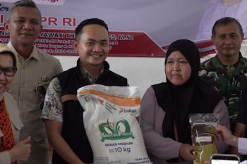 Bulog Bogor salurkan bantuan pangan bagi 1.458 warga Ciparigi