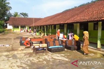 Disdik Sumedang terapkan PJJ bagi siswa akibat banjir Sukasirna