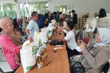 Bantuan sembako bagi 500 keluarga rentan di Kalideres Jakbar