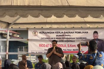 Ketua DPRD Palu serap aspirasi warga Layana soal sampah dan penerangan jalan