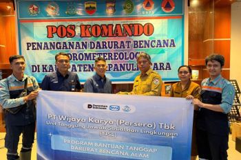 WIKA Salurkan Bantuan Darurat dan Kerahkan Alat Berat untuk Pemulihan Bencana Banjir dan Longsor di Sumatera