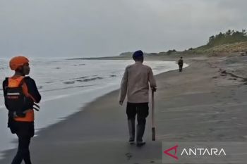 SAR Cianjur masih mencari remaja dilaporkan hilang tenggelam di Pantai Jayanti