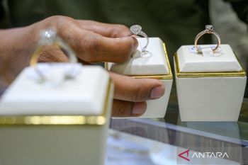 Harga emas di Pegadaian Jumat ini melanjutkan tren penurunan