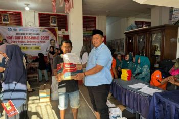 BP3MI Sumbar serahkan bantuan kepada korban banjir di Pauh Kota Padang