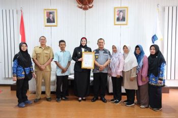 Kemenkum Babel menyerahkan IG Nanas Bikang Bangka Selatan