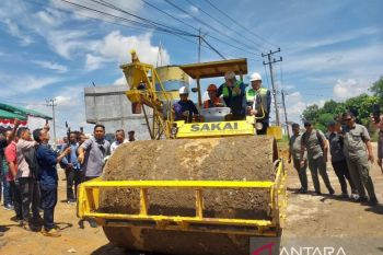 Pemprov Sumsel bantu dana perbaikan jalan rusak di Kabupaten OKU Rp7 miliar