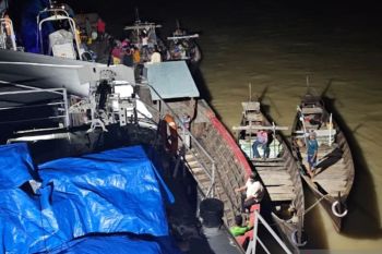 TNI AL memastikan bantuan logistik dari presiden untuk korban banjir tiba di Aceh