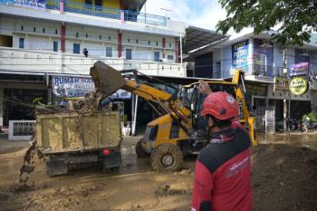 Dirikan posko di Pauh, PT Semen Padang kerahkan tiga alat berat