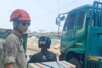 Selasa siang, banjir rob rendam Jalan RE Martadinata Jakarta Utara