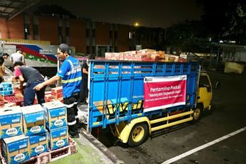 PGN - Garuda Indonesia  menyalurkan 3 ton bantuan korban bencana