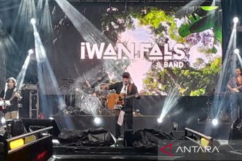 Iwan Fals sukses hibur ribuan penonton di Sukoharjo
