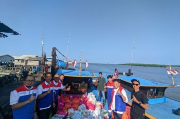 PGN tempuh laut distribusikan logistik ke korban banjir di Langsa