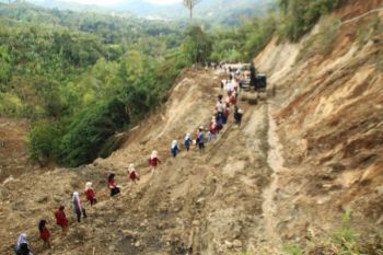 Akses jalan ke Sungai Landia Agam terbuka usai terisolasi bencana