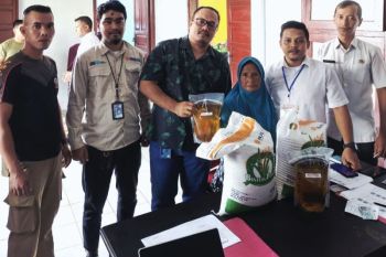 Bulog Natuna salurkan bantuan beras dan minyak goreng ke masyarakat