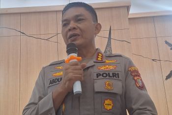 Kapolrestro Depok berikan penghargaan kepada 56 personel dan empat warga sipil