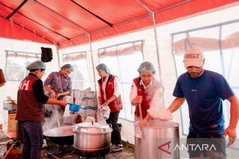 Kemensos kirim logistik dengan kapal dan helikopter ke Aceh Tamiang