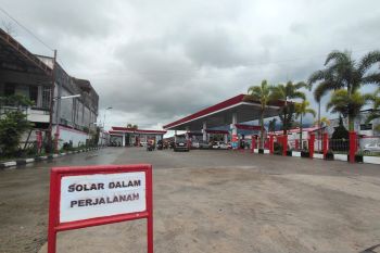 Distribusi BBM terhambat saat bencana, pengamat ingatkan masyarakat tidak "panic buying" dan potensi ancaman spekulan