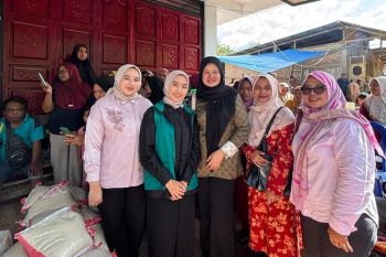 TP-PKK Sawahlunto berikan 313 paket bantuan untuk korban bencana Solok