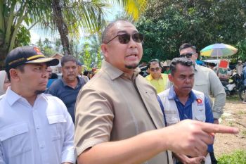 Andre Rosiade bantu empat ekskavator-genset penanganan bencana di Agam