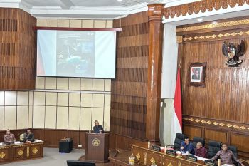 Koster berlakukan larangan alih fungsi lahan sampai terbitnya perda