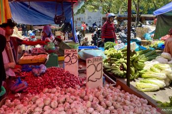 Pemkot Batam tambah stok sembako dari Lombok antisipasi dampak bencana di Sumatera