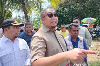 Andre Rosiade bantu empat ekskavator-60 genset penanganan bencana di Agam