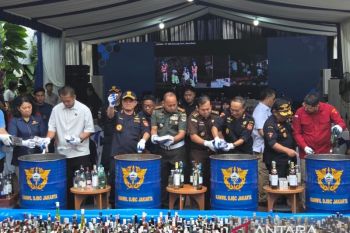 Bea Cukai memusnahkan rokok-minuman keras penindakan Kanwil Jakarta