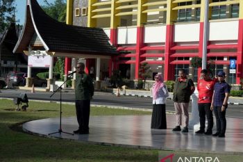 Pemprov Sumbar kerahkan ASN bersihkan dampak banjir bandang