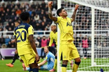 Dua gol Cristian Romero selamatkan Tottenham dari kekalahan